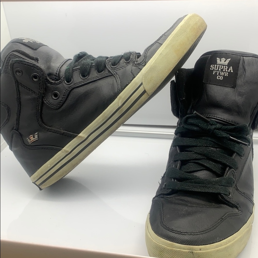 Black men’s Supra size ten
